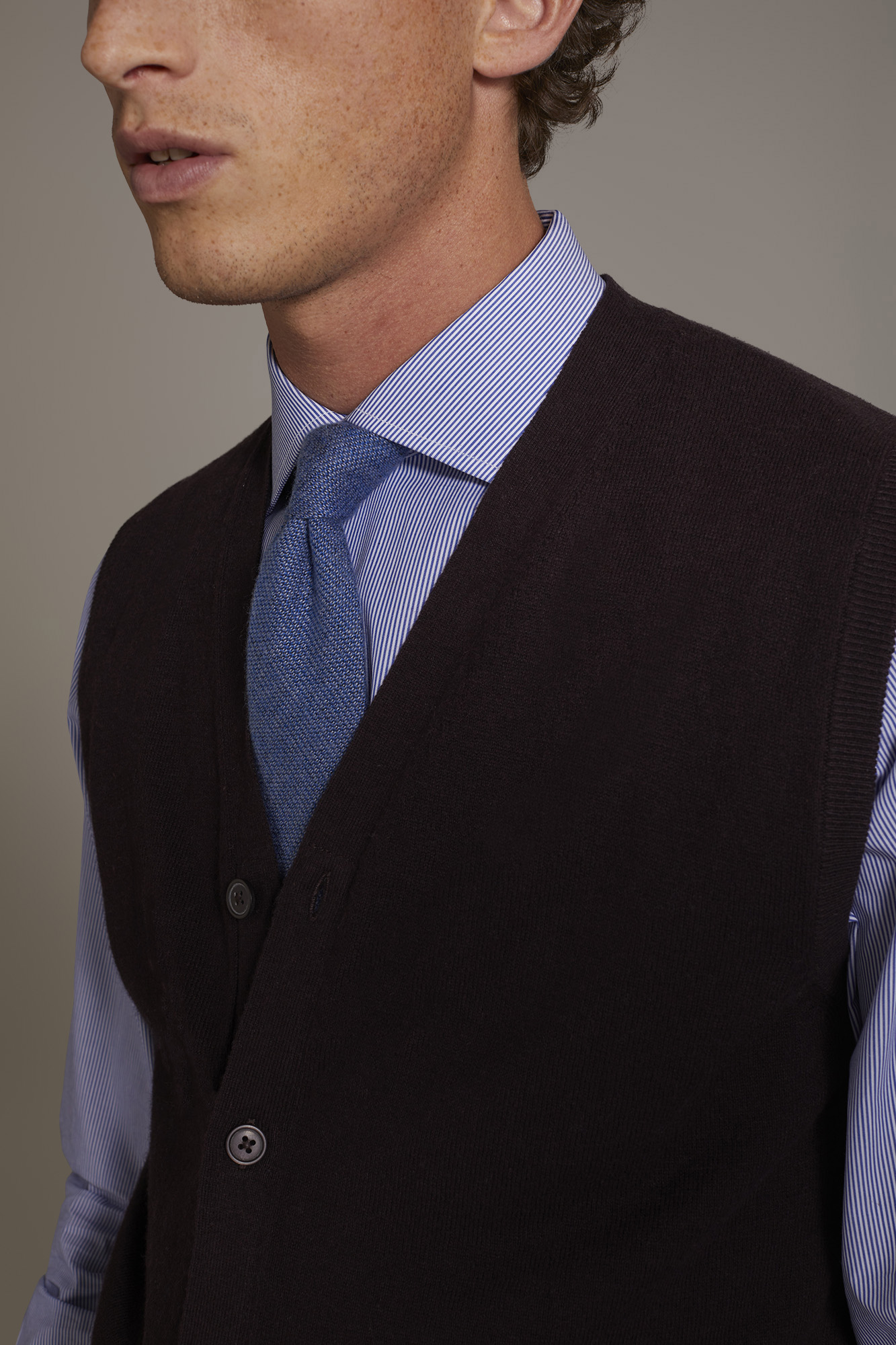 Gilet a maglia scollo a V misto lana image number null