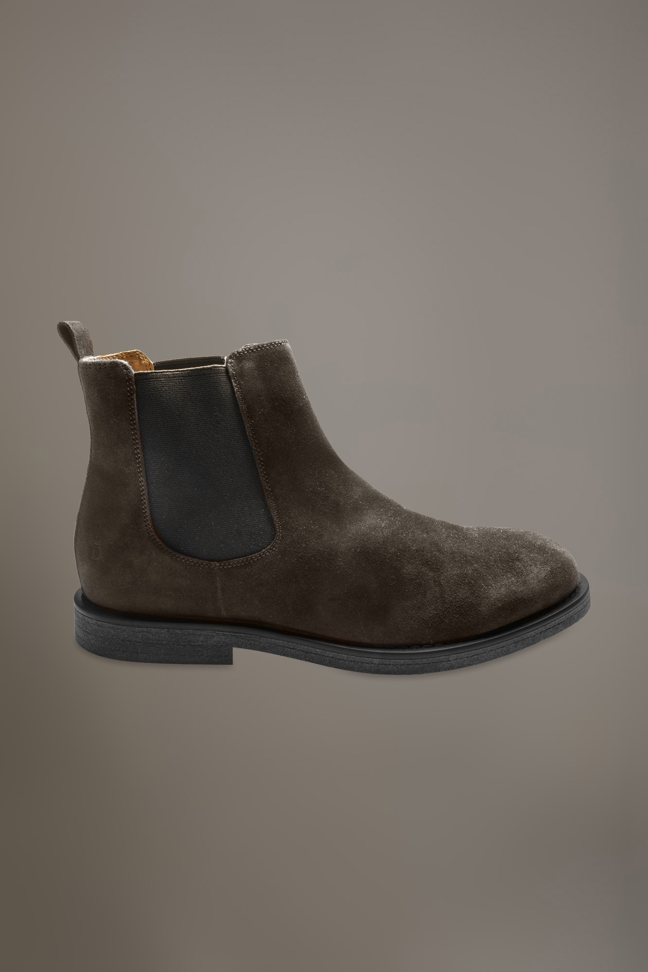 Chelsea boots 100% suede leather with rubber sole image number null
