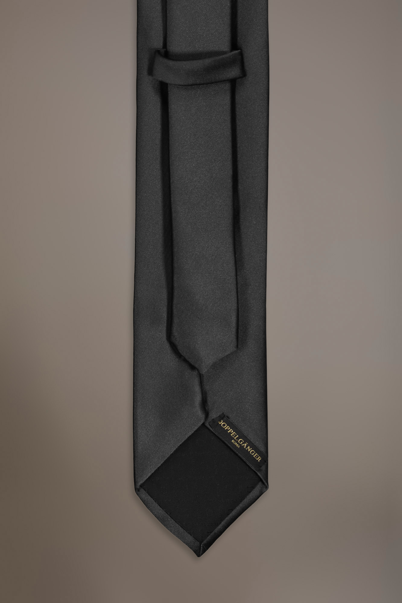 Solid colour tie image number null